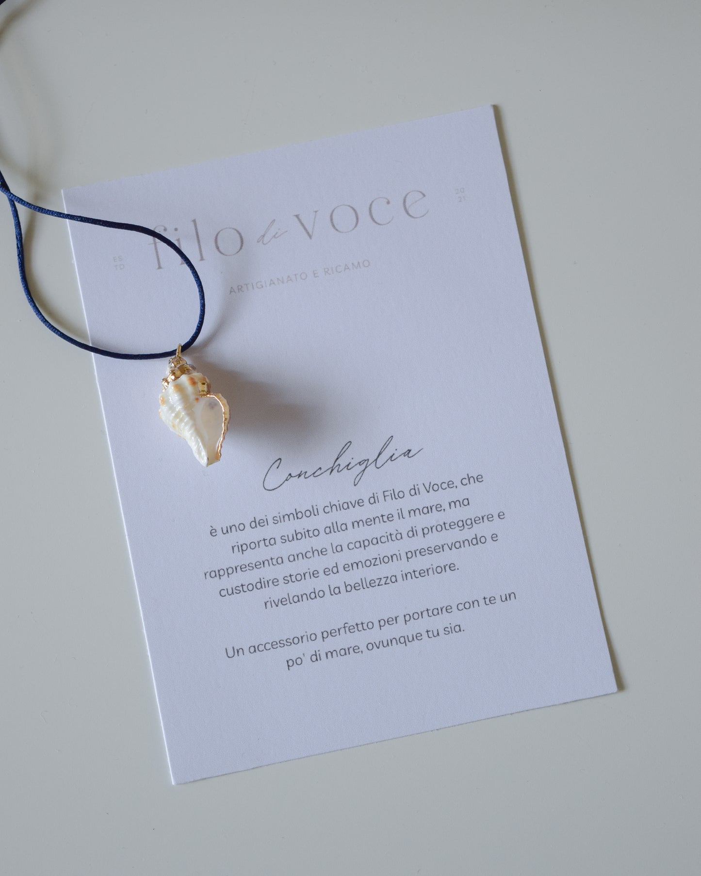 Choker in raso con conchiglia